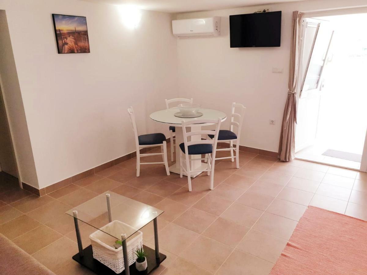 Apartment Mihaela ブラチェ エクステリア 写真